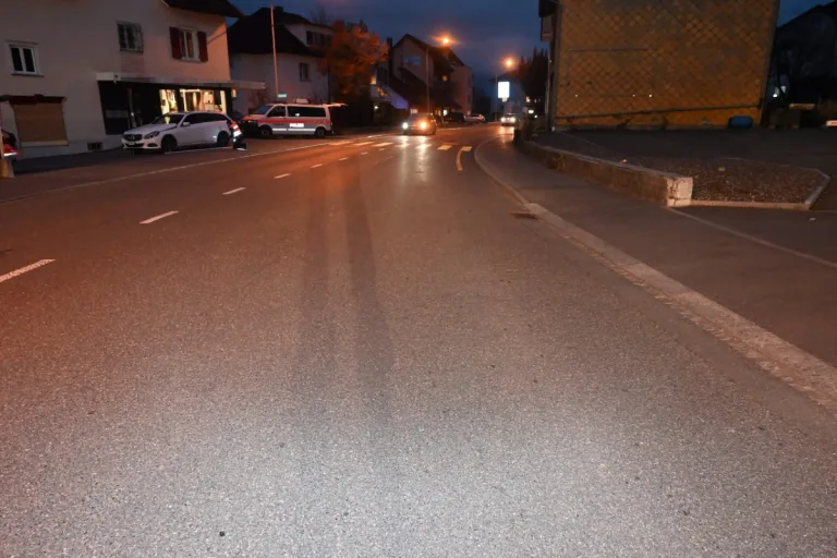Buchs SG - 16-jährige Fussgängerin auf dem Zebrastreifen von Auto erfasst 