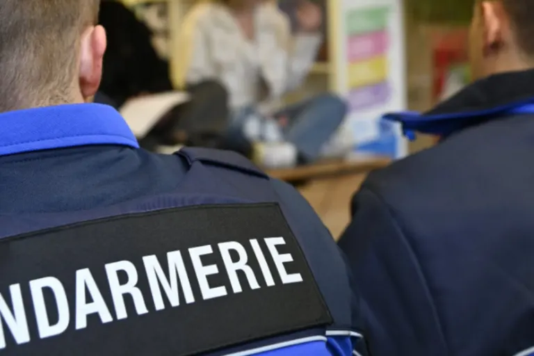 Polizeianwärter trainieren – Übungen in mehreren Gemeinden