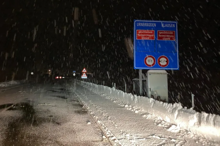 Urnerboden UR - Strasse wegen Lawinengefahr gesperrt!