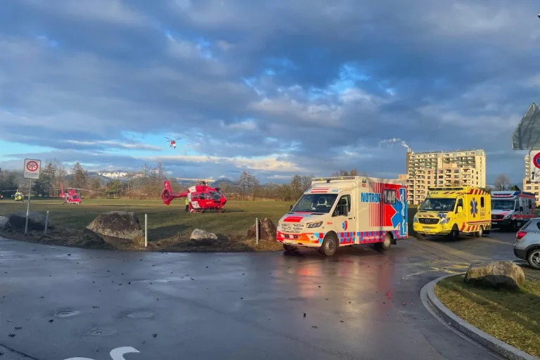 Lachen SZ - 13 Personen nach Chemie-Zwischenfall in Hallenbad hospitalisiert