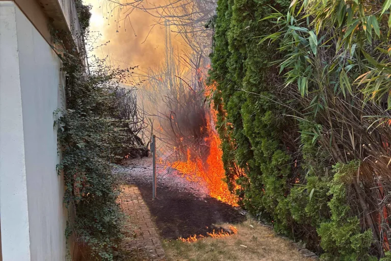 Seengen AG – Übergreifen von Gartenbrand verhindert