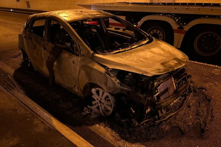 Oberwil-Lieli AG - Auto brannte im Umfahrungstunnel 