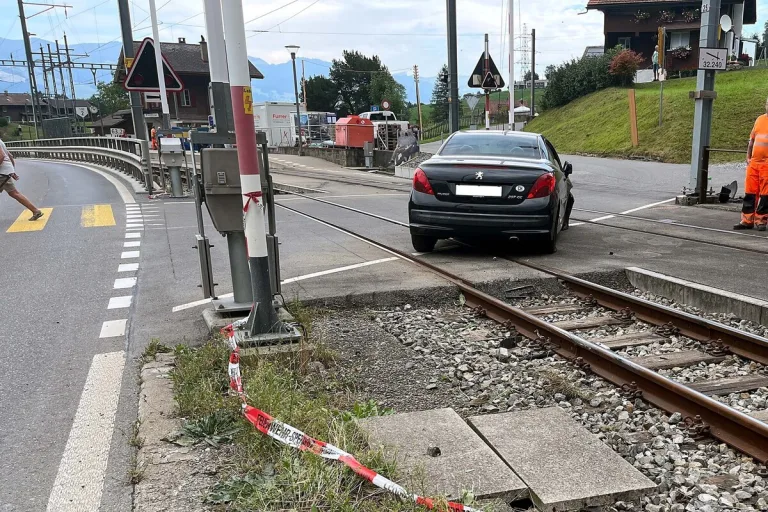 Unfall in Bürglen OW - Auf Bahngleisen gelandet