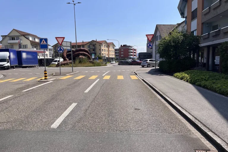 Au SG - Fussgängerin bei Unfall verletzt