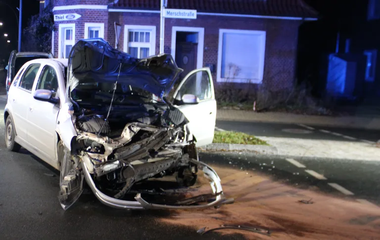 Ascheberg-Herbern – 3 Personen nach heftiger Kollision verletzt im Krankenhaus
