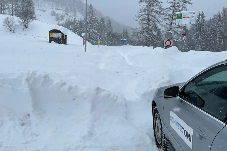 Strassenverhältnisse und Wetter - SchneeToni für den Polizeiticker unterwegs