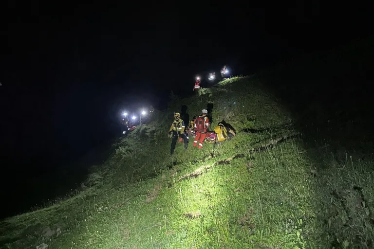 Unterägeri ZG – Wanderer stürzt 100 Meter in die Tiefe