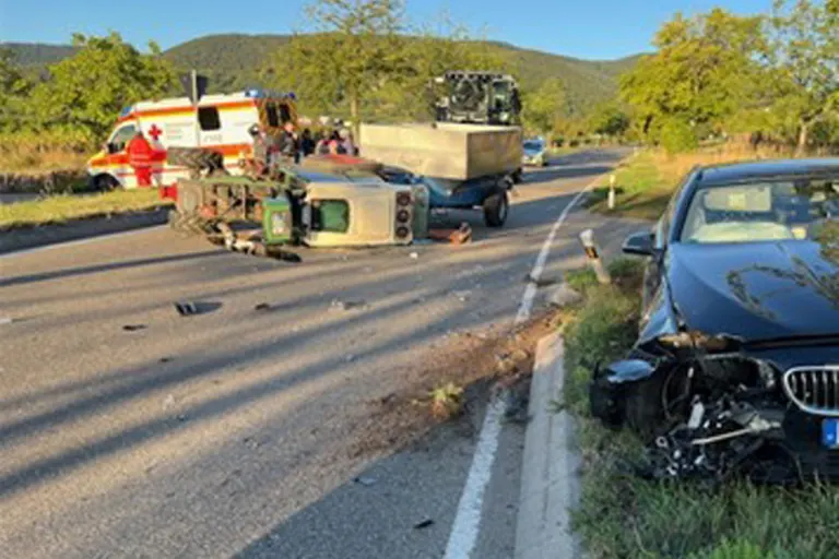 Sankt Martin RP – Unfall von Pkw und Traktor beim Abbiegen
