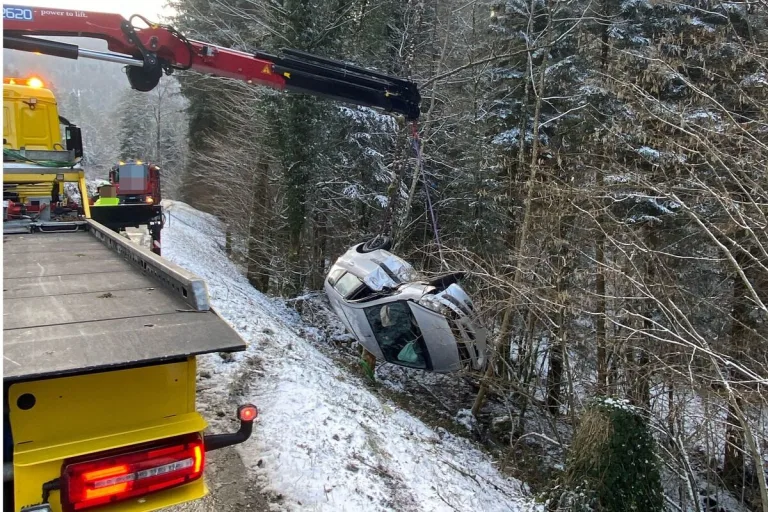 Unfall in Himmelried SO - Böschung hinabgestürzt