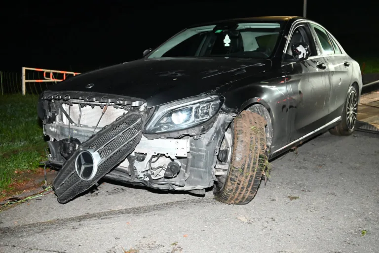 Schmerikon SG – Fahrunfähig Selbstunfall verursacht