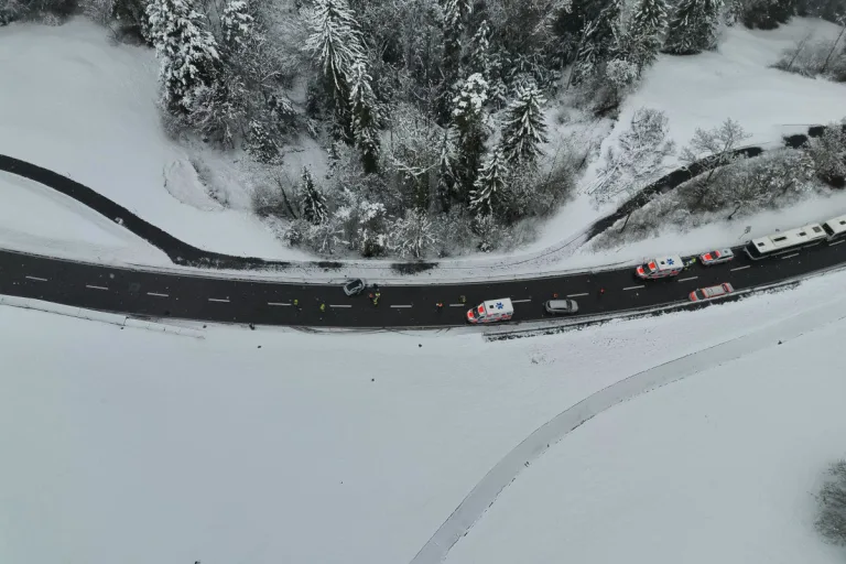 Menzingen ZG – Vier Verletzte nach Unfall mit Überholmanöver