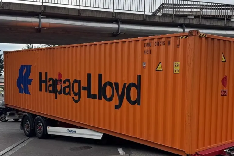 Basel – LKW-Auflieger rutscht ab – Strasse vorübergehend gesperrt