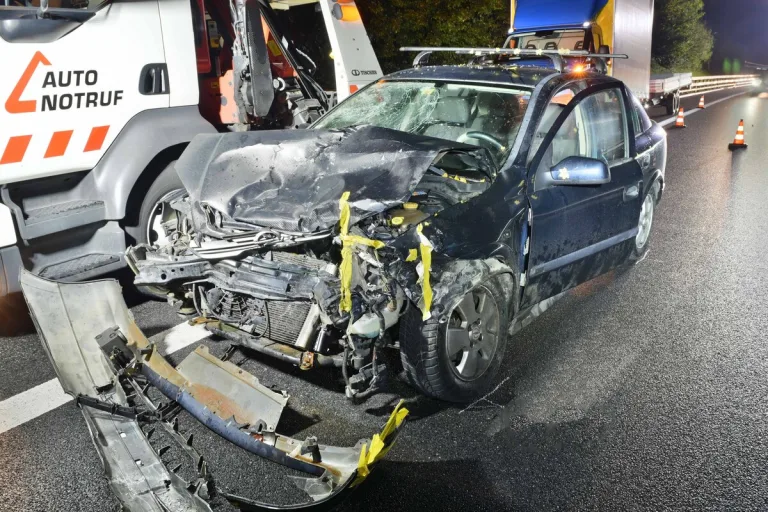 Root / A14 LU - Heftiger Unfall zieht grössere Verkehrsbehinderungen nach sich 