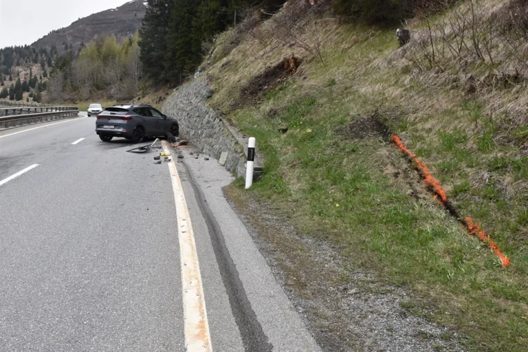 Marmorera GR – Bei Unfall in Böschung geprallt