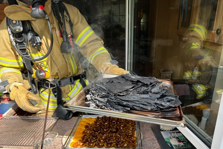 Ratingen NW – Küchenbrand durch Papiertüten im Backofen