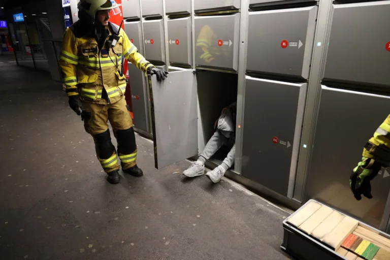 Dummer Streich in Zug – Von Freunden in Schliessfach eingesperrt – durch Feuerwehr befreit