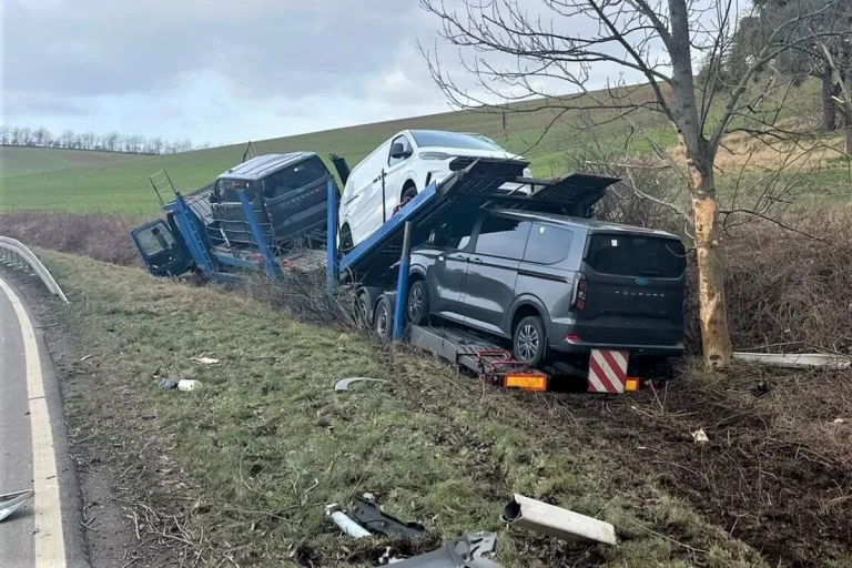 Teistungen TH - Hoher Sachschaden nach Unfall