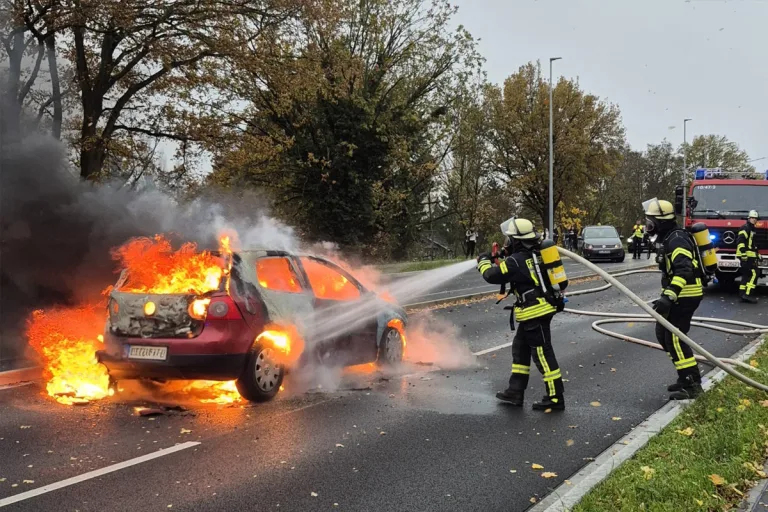Celle NI – Auto nach Unfall in Vollbrand