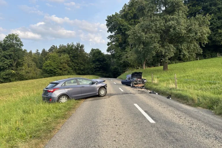 Unfall in Ammerswil AG – 18-Jähriger verursacht Frontalkollision