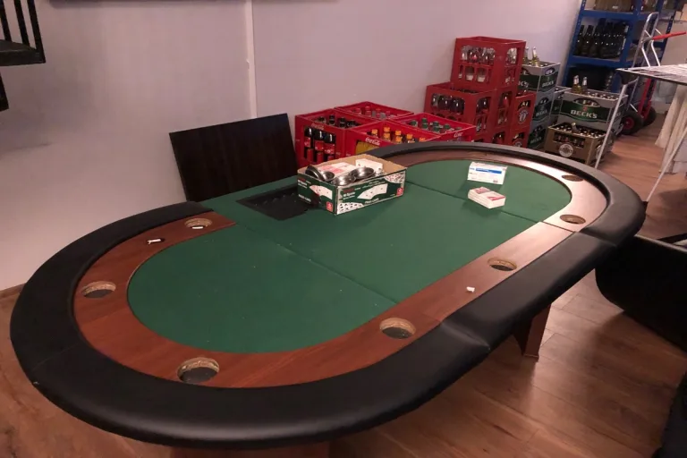 Polizei entdeckt bei Gaststättenkontrolle illegalen Spielclub 