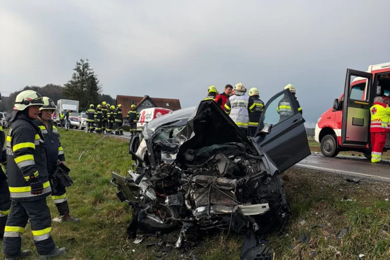 Wettmannstätten – Zwei Verletzte nach Unfall bei Überholmanöver