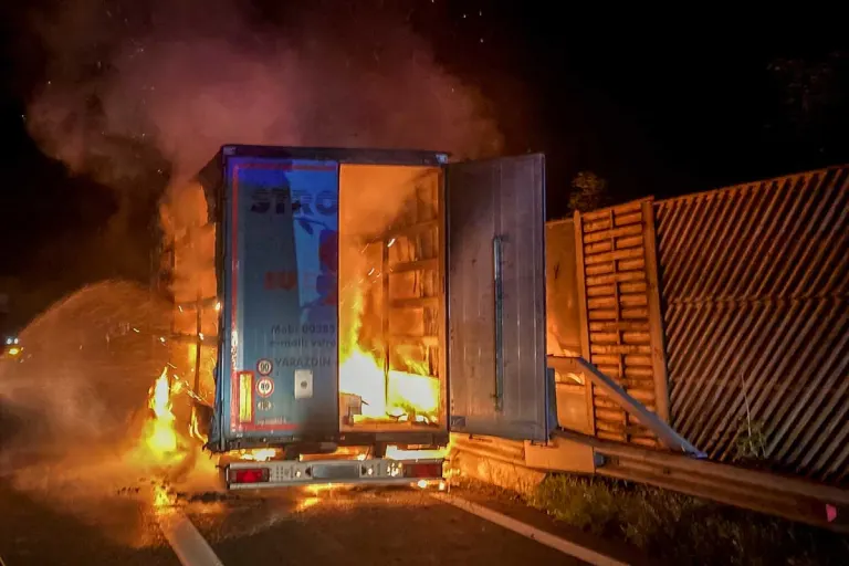 Roßleithen - Lkw-Anhänger geriet auf A9 in Brand