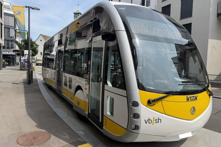 Neuhausen am Rheinfall SH – Fussgänger bei Unfall mit Bus verletzt