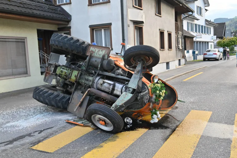 Lüchingen SG – Vier Verletzte bei Verkehrsunfall mit Traktor
