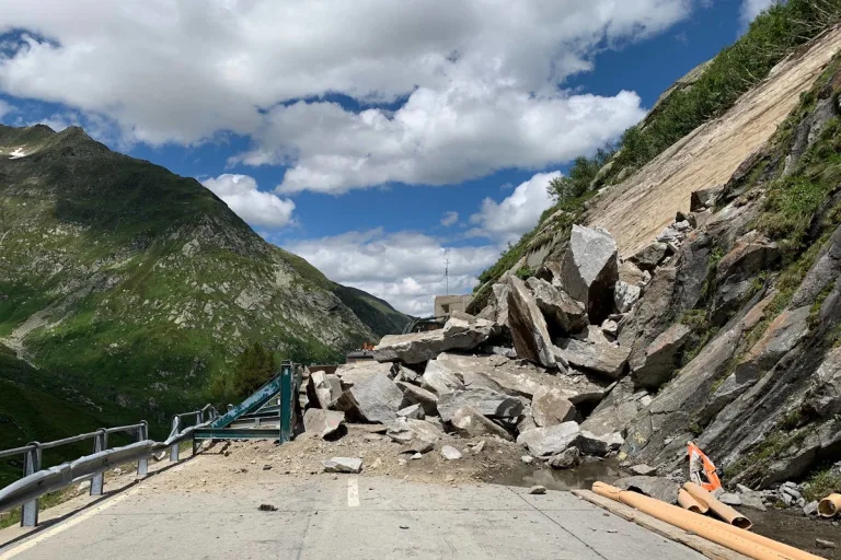 Felssturz – Lukmanierstrasse bis morgen Mittag weiterhin gesperrt