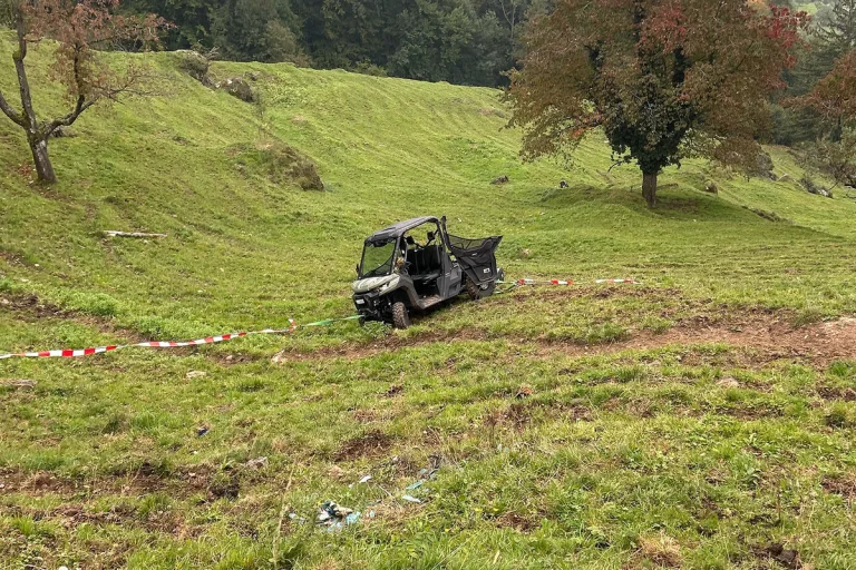 Arth SZ – Landwirt bei Unfall mit Traktor verletzt – Rega im Einsatz