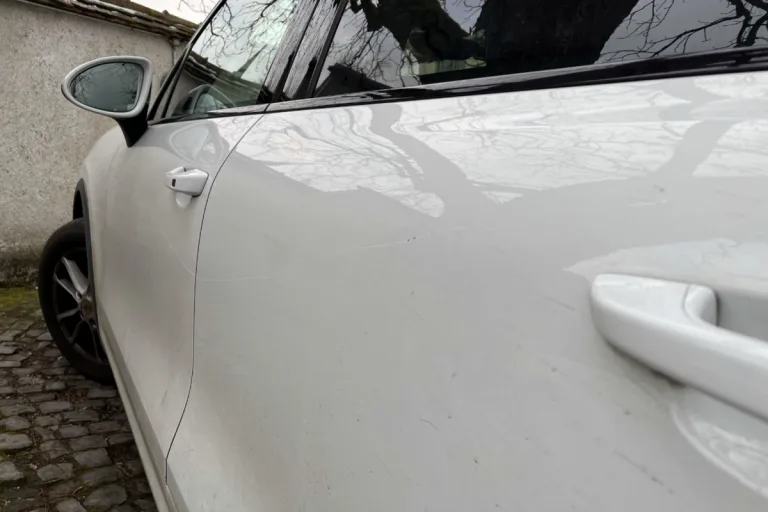 Schaffhausen - Auto absichtlich beschädigt 
