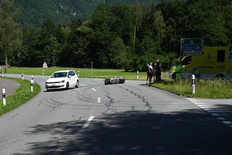 Salez SG – Zusammenprall zwischen Auto und Motorrad