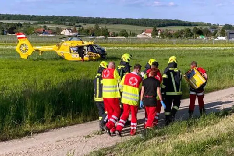 Jois - Pkw fährt auf Motorrad auf - Biker verletzt