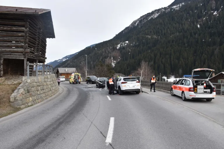 Rabius GR - Mehrere Verletzte nach Frontalkollision