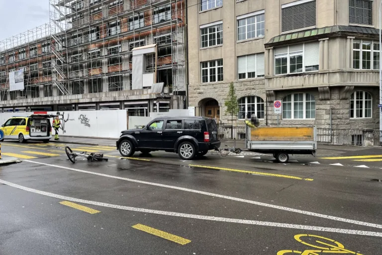 Unfall St. Gallen - Kollision zwischen Auto und E-Bike