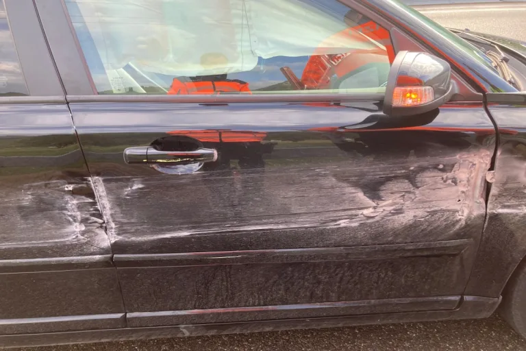 Bilten GL-  Junger Autofahrer nickt während der Fahrt auf der A3 ein