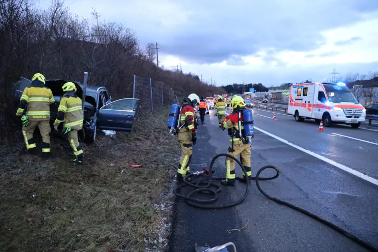A4 Küssnacht SZ – Mann nach Selbstunfall lebensbedrohlich verletzt