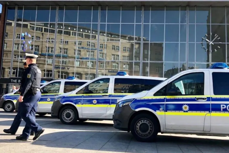 Köln - Nach Aufrufen zur Gewalt - Palästinensische Versammlung von der Polizei aufgelöst