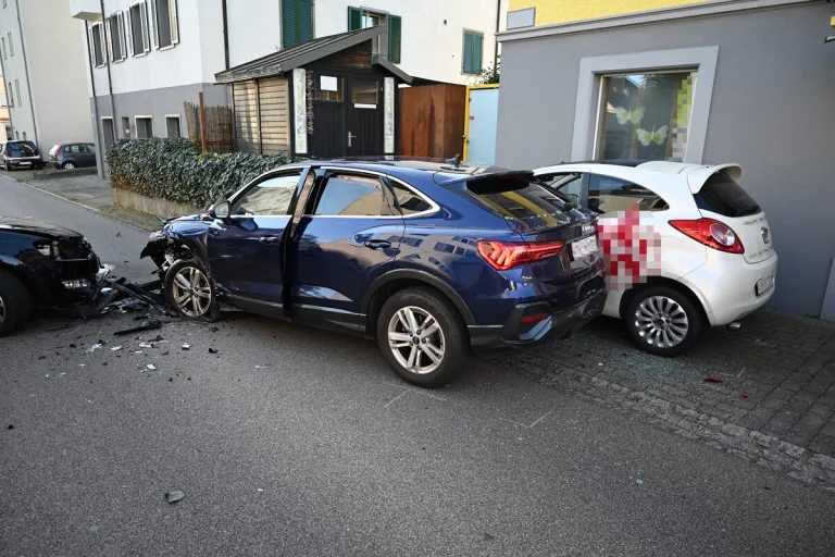 Unfall in Uzwil SG – Zwei Autos kollidieren frontal