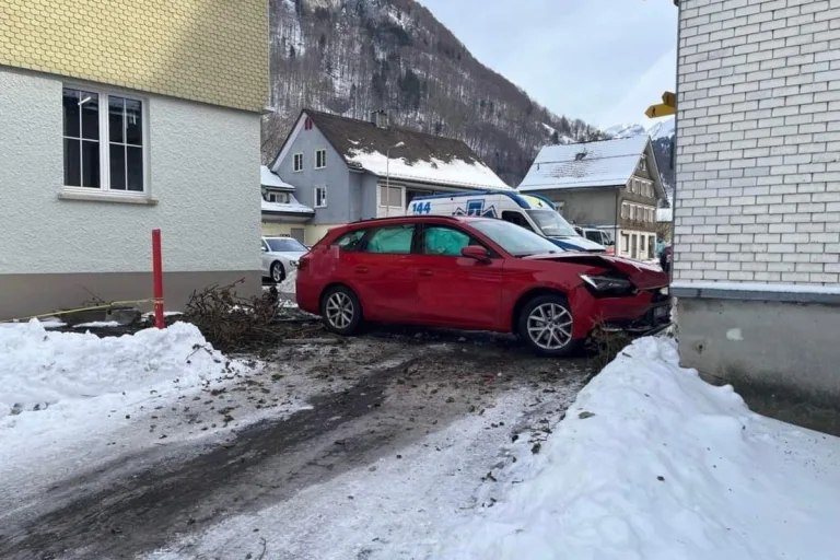 Stein SG - Kollision mit Häuserfassaden 