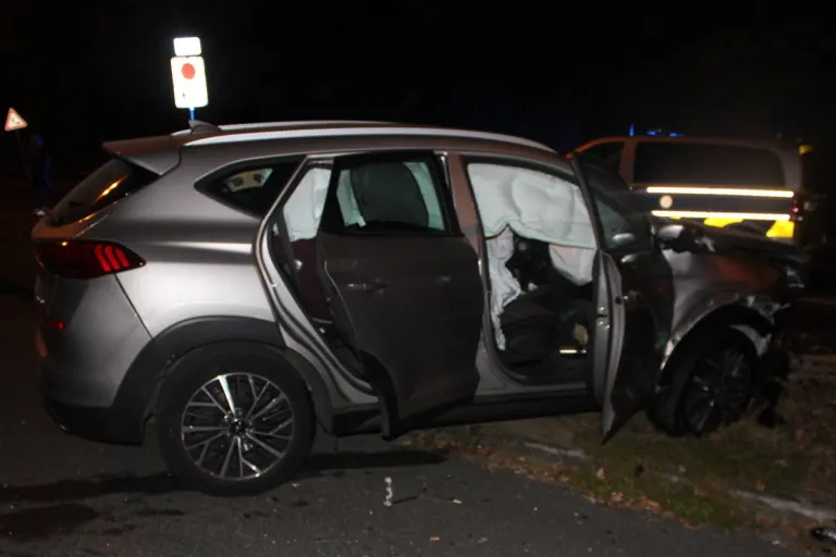 Duisburg-Meiderich – Schwerer Verkehrsunfall mit sieben schwer verletzten Personen – darunter ein Kleinkind