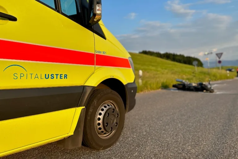 Unfall Hinwil ZH - Tödlicher Töffunfall auf der Höhenstrasse