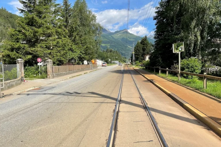 Le Prese GR - Motorradfahrer auf einem Bahngleis gestürzt 