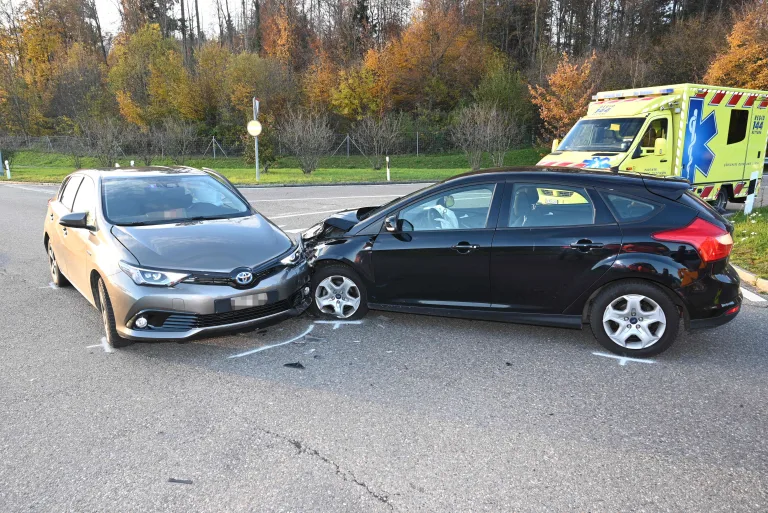 Rapperswil-Jona SG – Zusammenprall zwischen zwei Autos