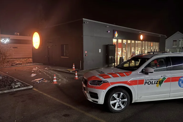 Ramsen SH – Mit Baumaschine Geldautomat gestohlen