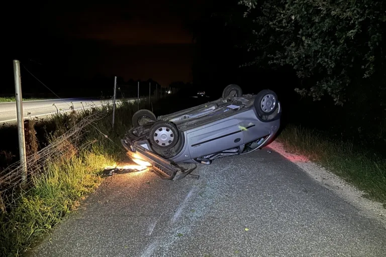 Zeiningen/A3 AG - Auto überschlägt sich bei Unfall