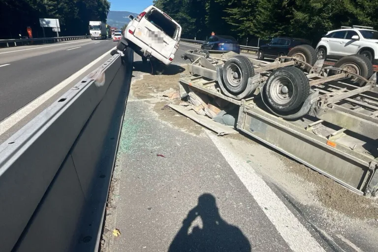 Derendingen SO – Anhänger kippt nach Selbstunfall auf A1