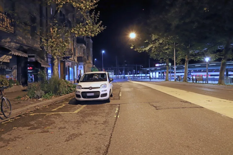 Stadt St. Gallen - Fahrradfahrer kollidiert mit Autotür