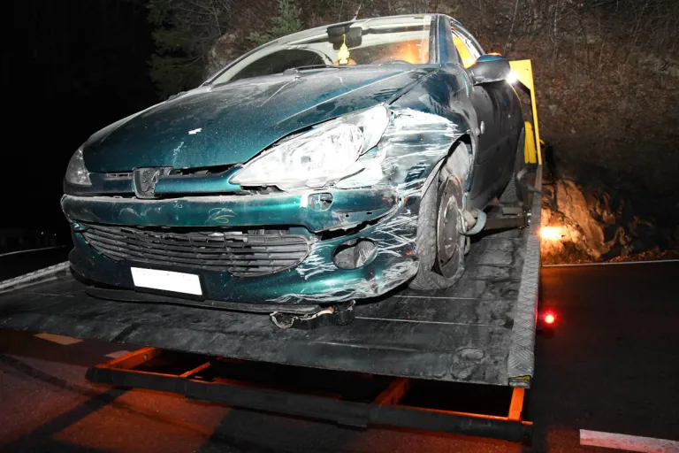 Chur GR – Neulenker kracht in Felswand