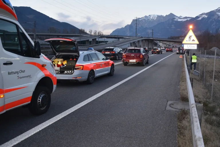 Zizers GR – Vier Fahrzeuge in Unfall auf der A13 verwickelt